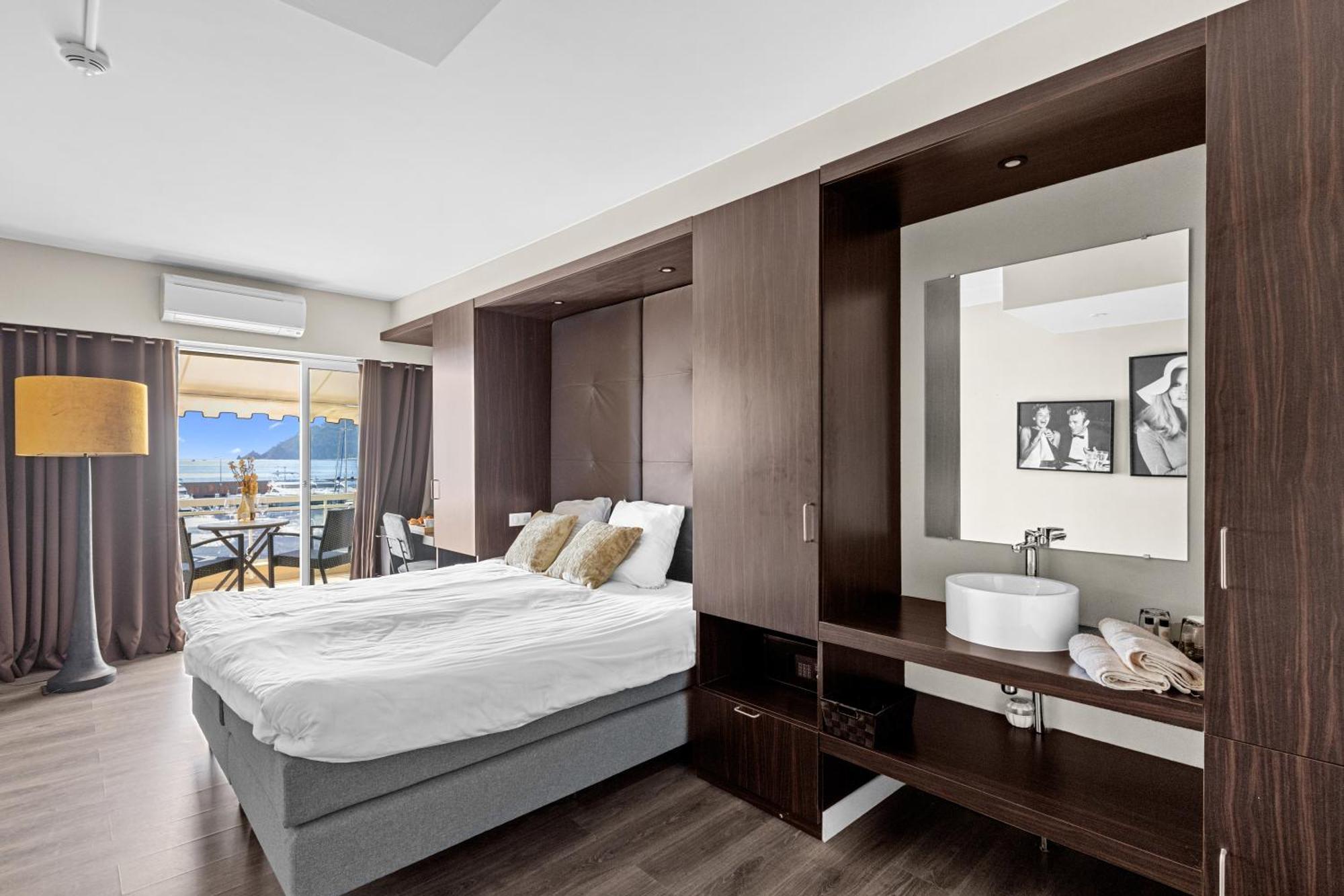 Riviera Beach Hotel ماندوليو لا نابول المظهر الخارجي الصورة