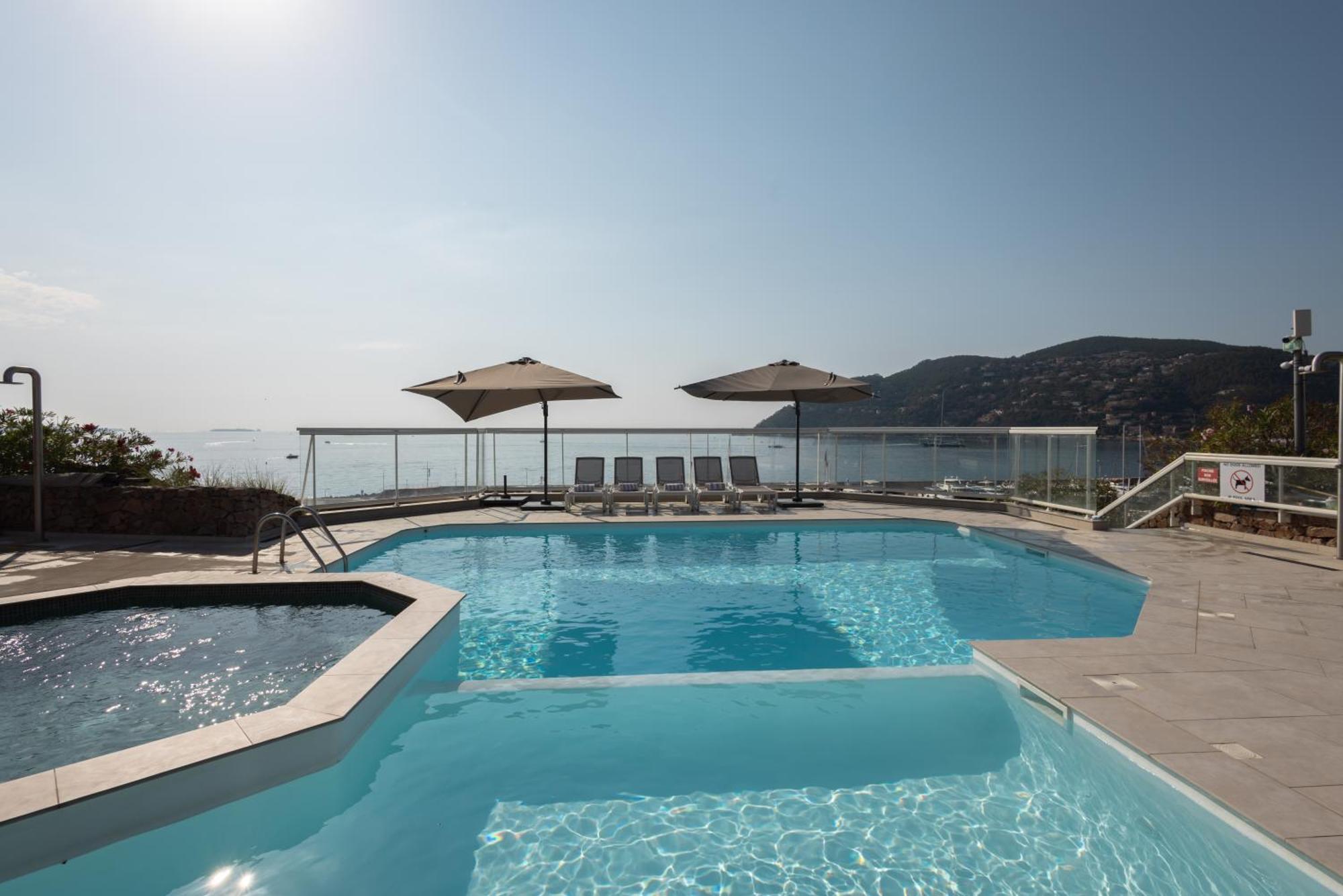 Riviera Beach Hotel ماندوليو لا نابول المظهر الخارجي الصورة